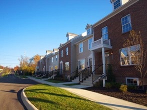 Traditions at Creekview in Columbus, OH - Foto de edificio - Building Photo