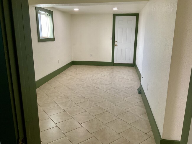 1129 Cleveland Ave, Unit Basement Unit in Mount Vernon, WA - Foto de edificio - Building Photo