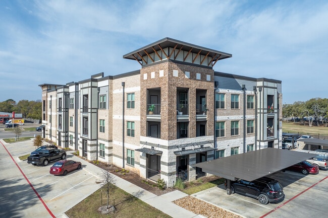 Heights at Macarthur in Irving, TX - Building Photo - Building Photo