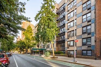 220 E 26th St in New York, NY - Building Photo - Building Photo