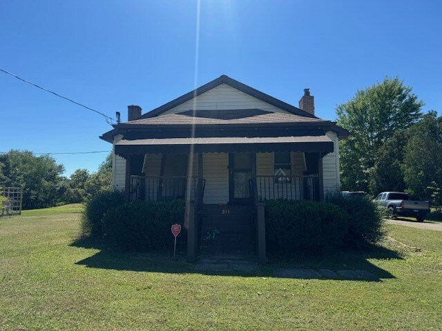 311 Godfrey Rd in Leechburg, PA - Building Photo