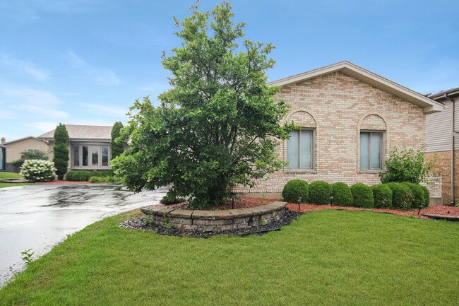 19018 Nightingale Ln in Country Club Hills, IL - Building Photo - Building Photo