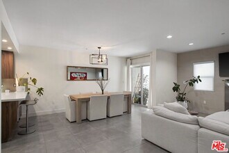 11023 Fruitland Dr in Los Angeles, CA - Building Photo - Building Photo