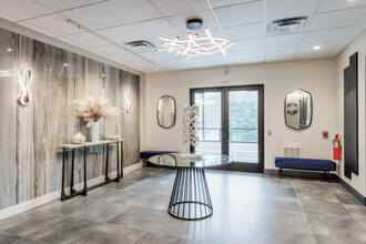 Montclare Luxury Apartments in Nyack, NY - Foto de edificio - Lobby