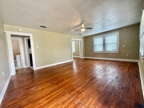 835 Iris St in Baton Rouge, LA - Building Photo - Building Photo