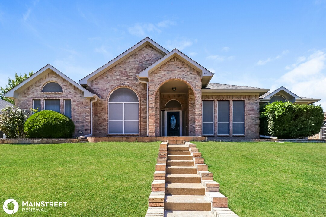 705 Claire View Dr in Desoto, TX - Building Photo