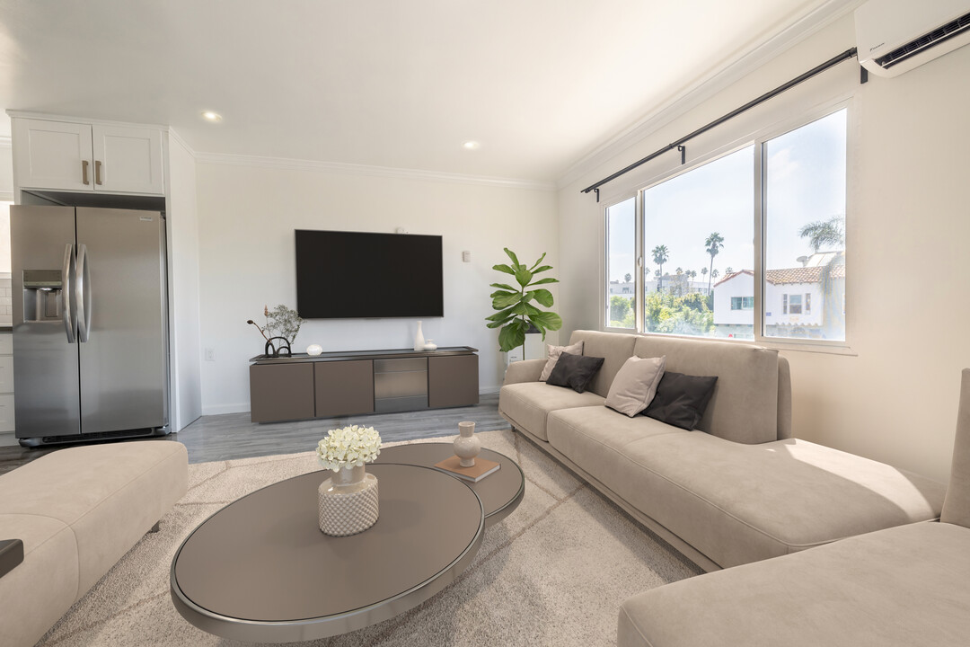 4643 Pickford St in Los Angeles, CA - Building Photo