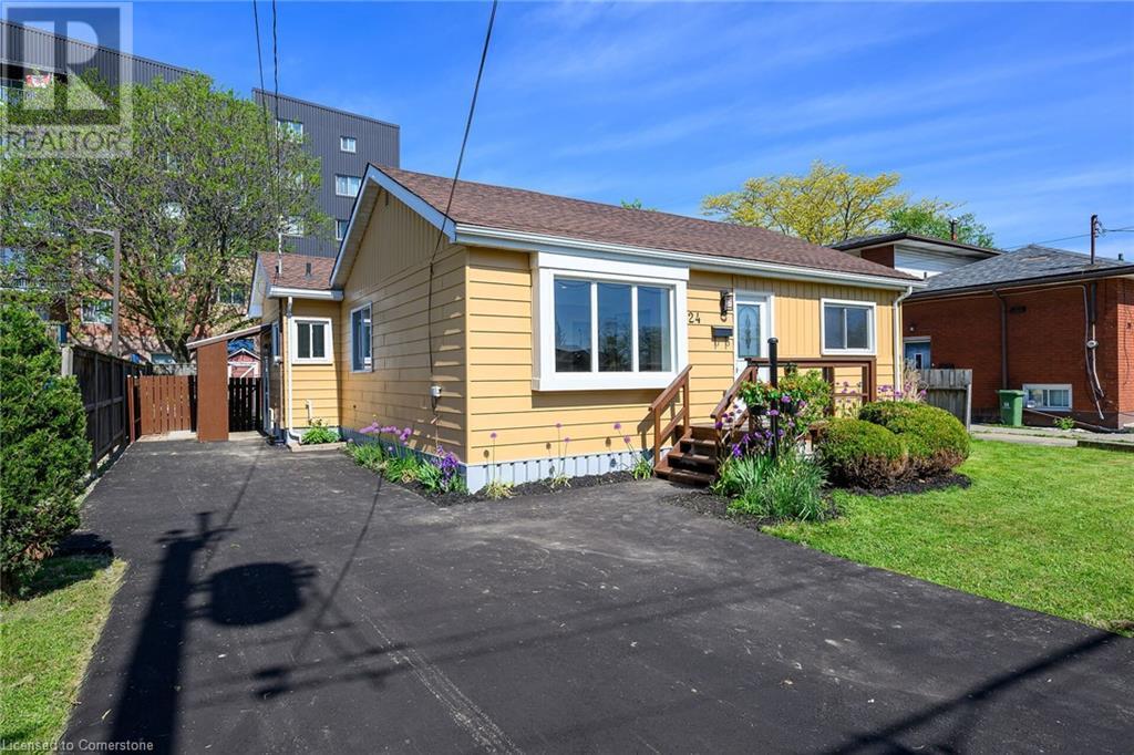 24 Clapham Rd in Hamilton, ON - Building Photo