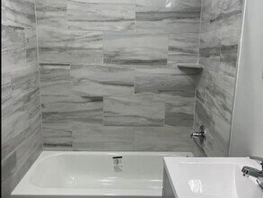 1321 N 60th St in Philadelphia, PA - Foto de edificio - Building Photo