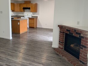 127 100th St S, Unit Lower Unit in Tacoma, WA - Foto de edificio - Building Photo
