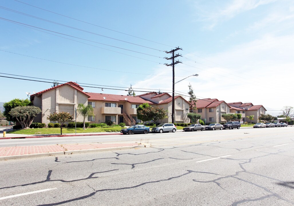 Sycamore Park Apartments in Azusa, CA - Foto de edificio