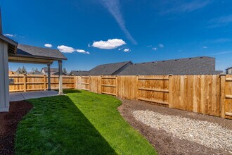 3667 SW Pumice Stone Ave in Redmond, OR - Building Photo - Building Photo
