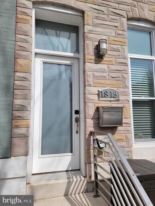 1813 N Caroline St in Baltimore, MD - Building Photo