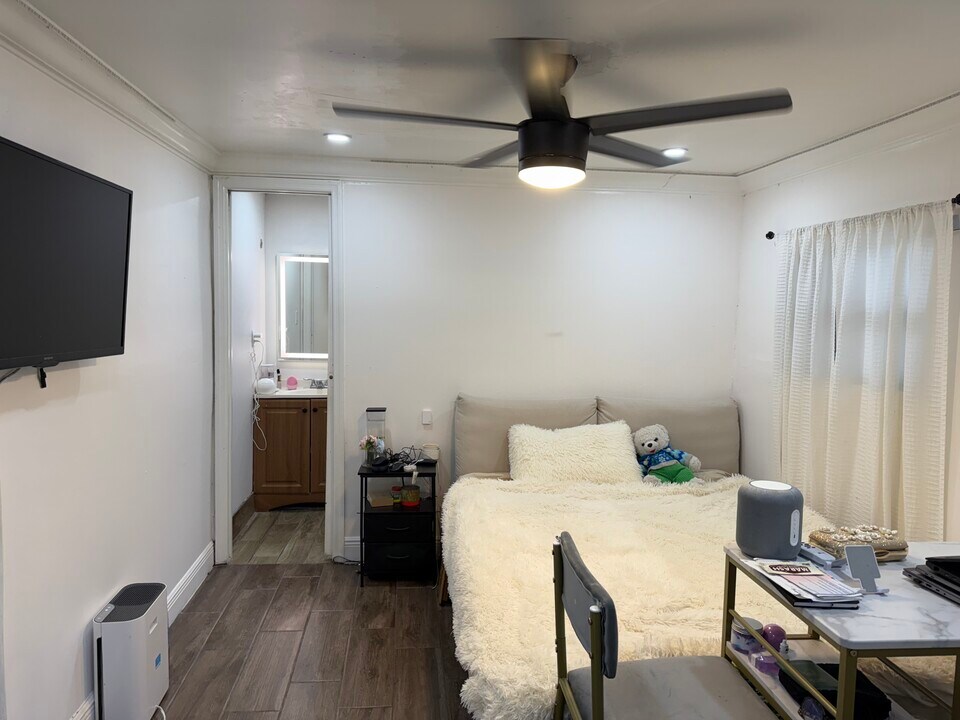 5907 S Farragut Dr in Hollywood, FL - Building Photo