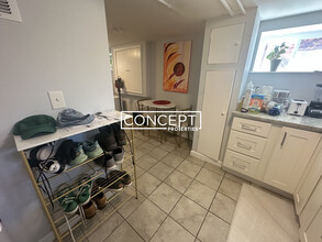 50 Wyvern St, Unit 1 in Boston, MA - Foto de edificio - Building Photo