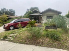 1237 N Sierra Bonita Ave in Pasadena, CA - Building Photo