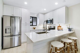 702 Club Dr in Palm Beach Gardens, FL - Building Photo - Building Photo