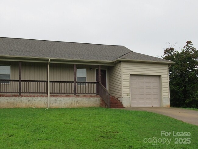 1990 Glen Manor Ct in Lincolnton, NC - Building Photo - Building Photo