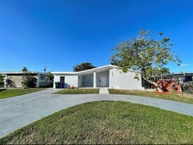 6729 Petunia Dr in Miramar, FL - Building Photo