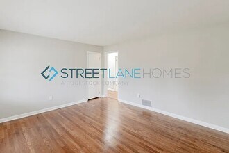 718 Park Rd in Pleasant Grove, AL - Foto de edificio - Building Photo