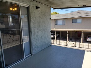 885 Burbank Dr, Unit 4 in Santa Clara, CA - Building Photo - Building Photo