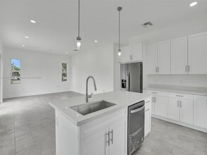 2909 NW 8th Pl in Fort Lauderdale, FL - Building Photo - Building Photo