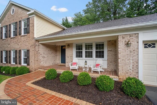 1719 Larkmeade Dr in Vienna, VA - Foto de edificio - Building Photo