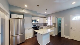 Beautiful Waverly townhouse near Johns Hopkins University in Baltimore, MD - Building Photo