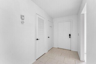 8566 Casa Del Lago in Boca Raton, FL - Building Photo - Building Photo