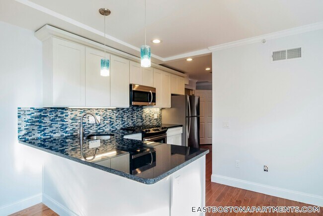 108 Maverick St in Boston, MA - Building Photo - Building Photo