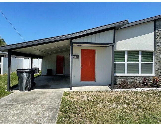 6010 Rex Hall Ln in Apollo Beach, FL - Building Photo - Building Photo