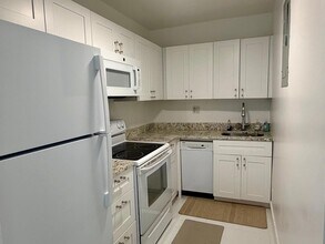 3000 Riomar St, Unit 703 in Fort Lauderdale, FL - Building Photo - Building Photo