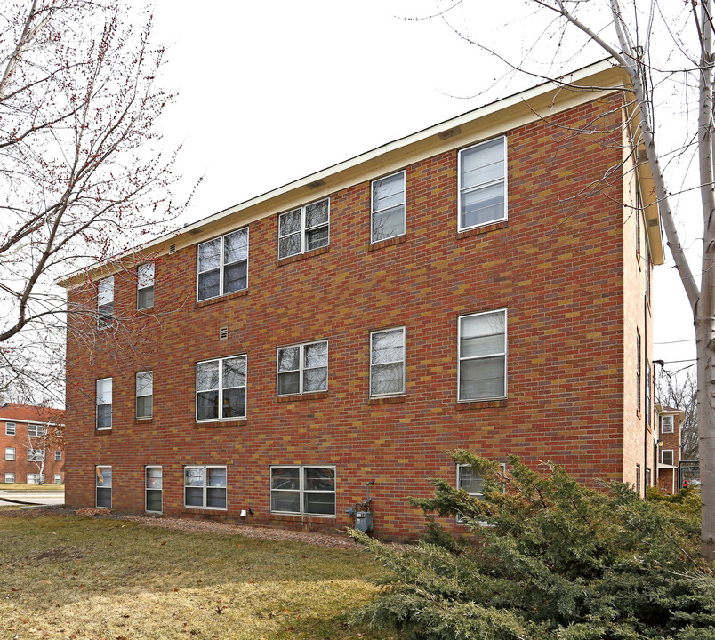 1510 Larpenteur Ave W in Falcon Heights, MN - Building Photo