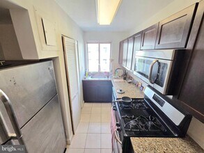 3821 Davis Pl NW in Washington, DC - Building Photo - Building Photo