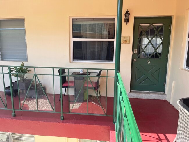 1845 Jefferson St, Unit 9 in Hollywood, FL - Building Photo - Building Photo
