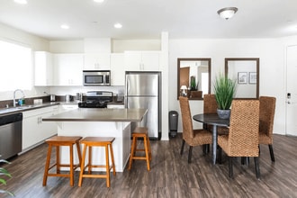 Paloma Apartment Homes in Ontario, CA - Foto de edificio - Building Photo