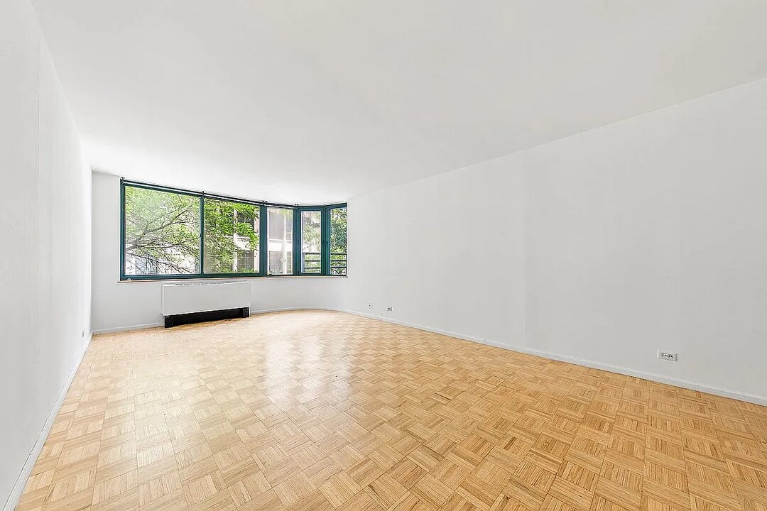 295 Greenwich St in New York, NY - Building Photo