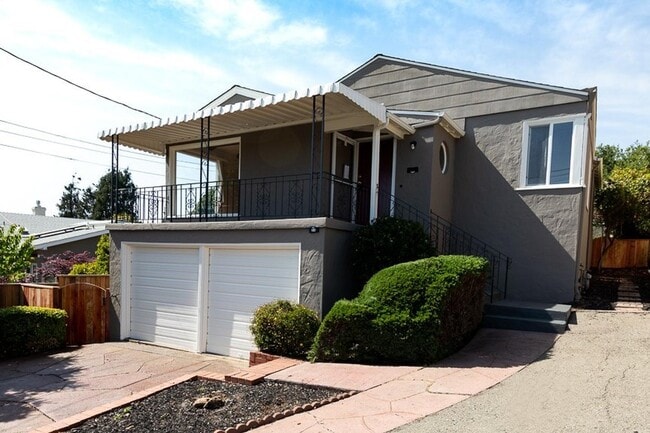 Beautiful 3 bed 2 bath newly renovated Kensington view home in Kensington, CA - Building Photo - Building Photo