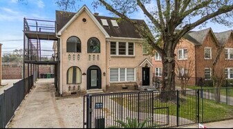 1635 Castle Ct in Houston, TX - Building Photo