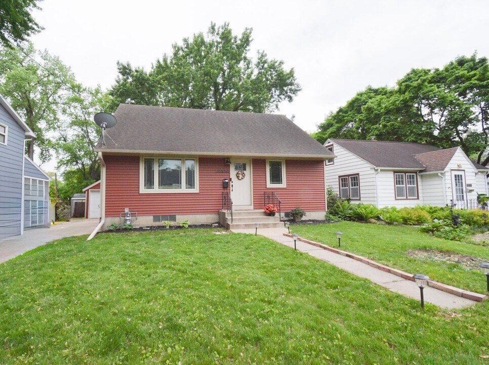 1208 5th St SE in Rochester, MN - Building Photo