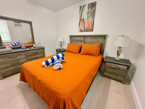 324 Van Buren St in Hollywood, FL - Foto de edificio - Building Photo