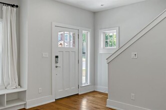833 N Van Buren Ave in Dallas, TX - Building Photo - Building Photo