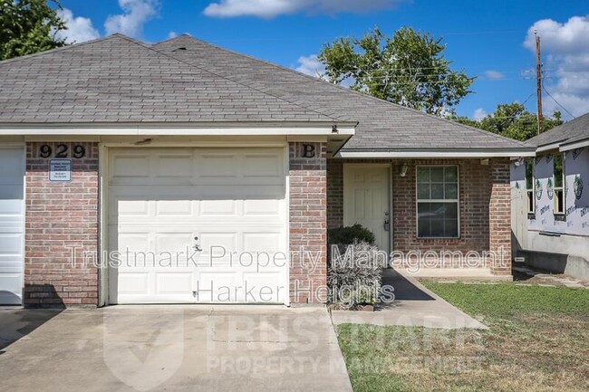 929 Pinewood Dr in Harker Heights, TX - Foto de edificio - Building Photo