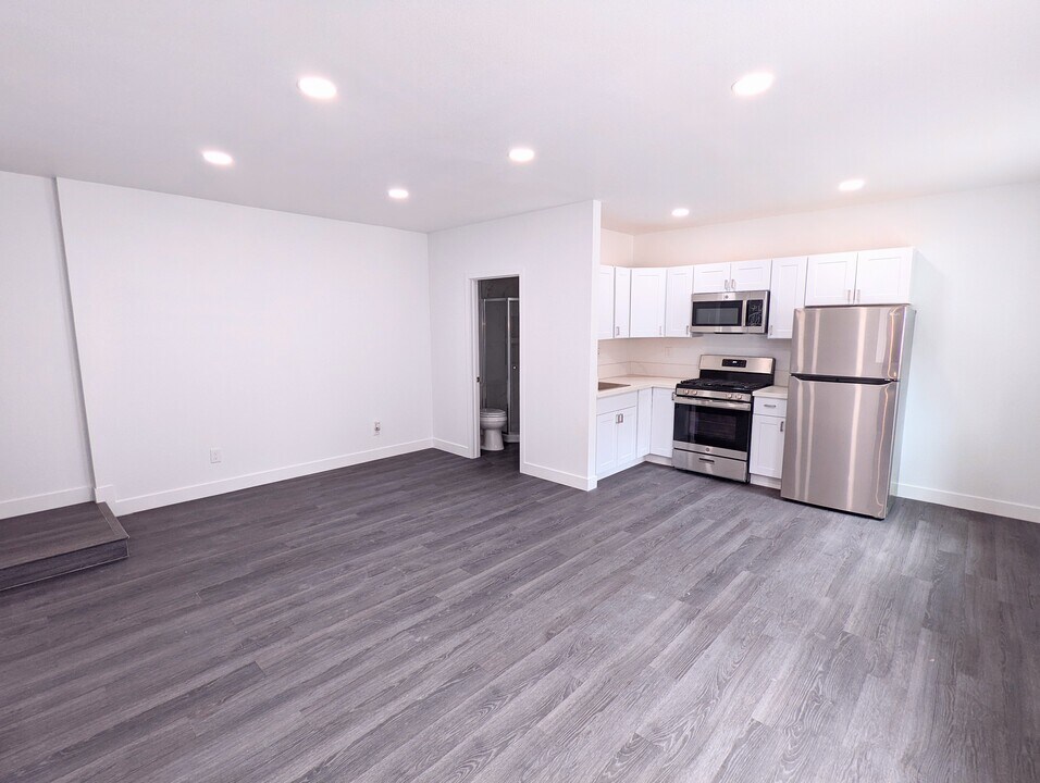 201 Parkbrook Plz in San Diego, CA - Building Photo