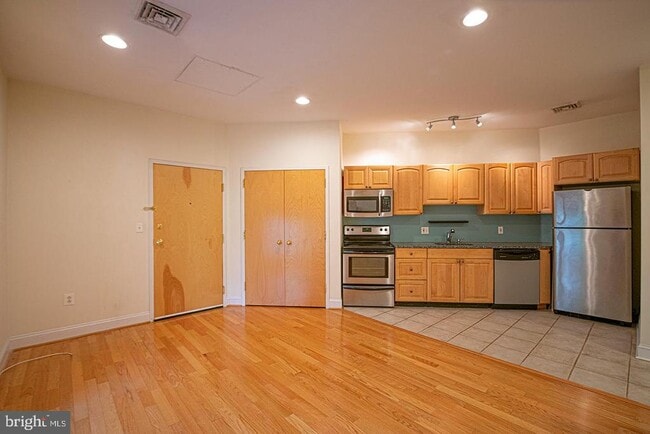 415 S 19th St in Philadelphia, PA - Building Photo - Building Photo