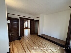 2712 Dupont Ave S in Minneapolis, MN - Building Photo - Building Photo