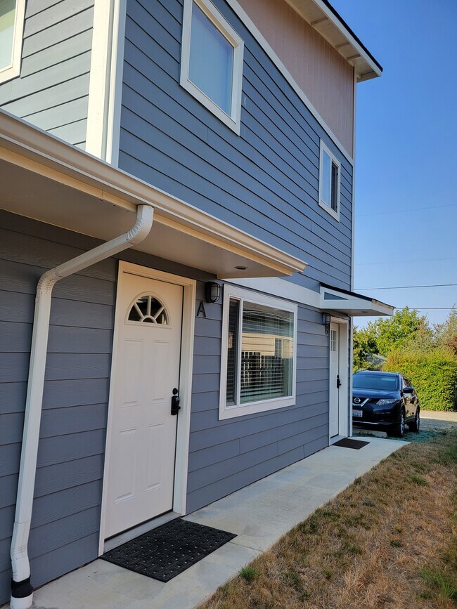 323 E 13th St in Port Angeles, WA - Foto de edificio - Building Photo