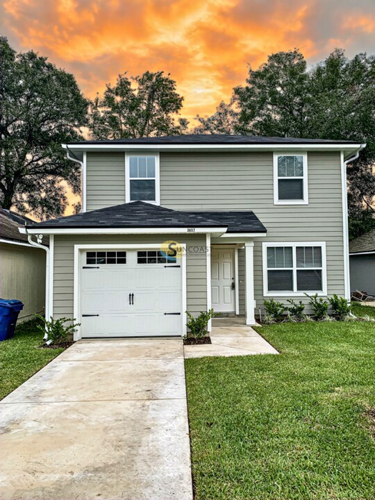 3657 Caroline Vale Blvd in Jacksonville, FL - Building Photo