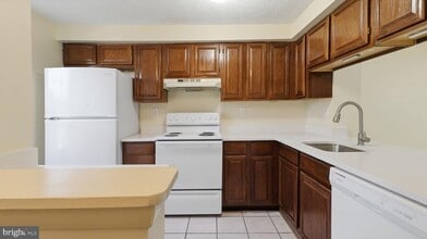 12502 Laurel Grove Pl in Germantown, MD - Building Photo - Building Photo