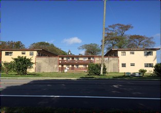 Lakeshore Apartments in Canal Point, FL - Building Photo - Building Photo